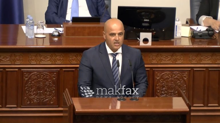 (Видео) Ковачевски убедува пратеници: Предлогот е македонски, во Собранието секогаш постојат структури што сеат страв