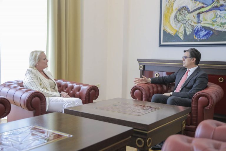 Пендаровски и американската амбасадорка разговараа за ЕУ – односите меѓу Македонија и САД оценети како одлични
