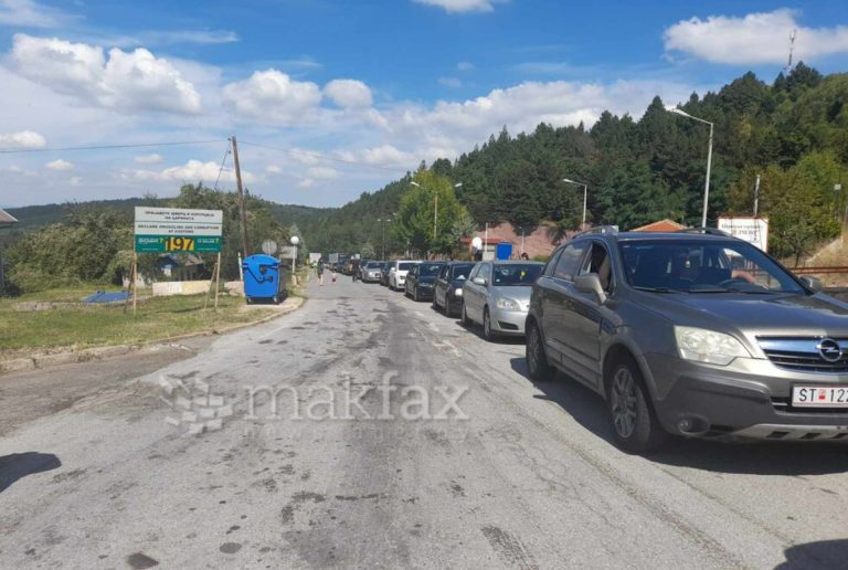 (Видео) Гужва на граничниот премин Делчево, повеќе од еден час се чека за влез во Бугарија