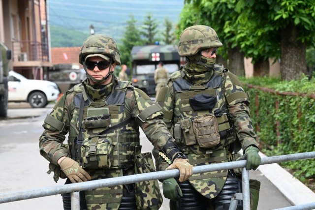 НАТО испраќа засилување на КФОР на Косово