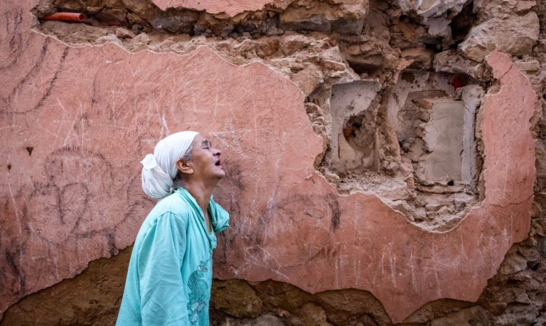 (Видео) Куќите на сиромашните се најразурнати во Мароко: сведоци раскажуваат за хоророт што го доживеаа