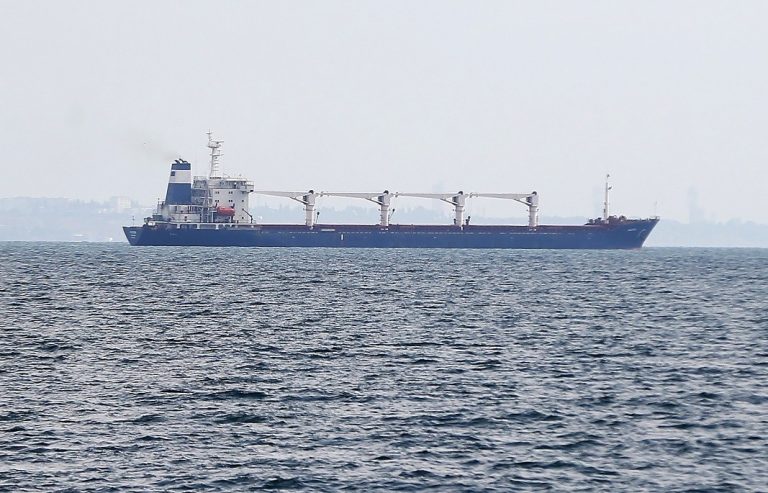 Поради експлозија евакуиран 12-члениот екипаж на товарен брод во Црното Море
