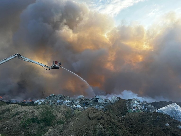 Сè уште гори во Осиек: анализата покажа загадување на воздухот