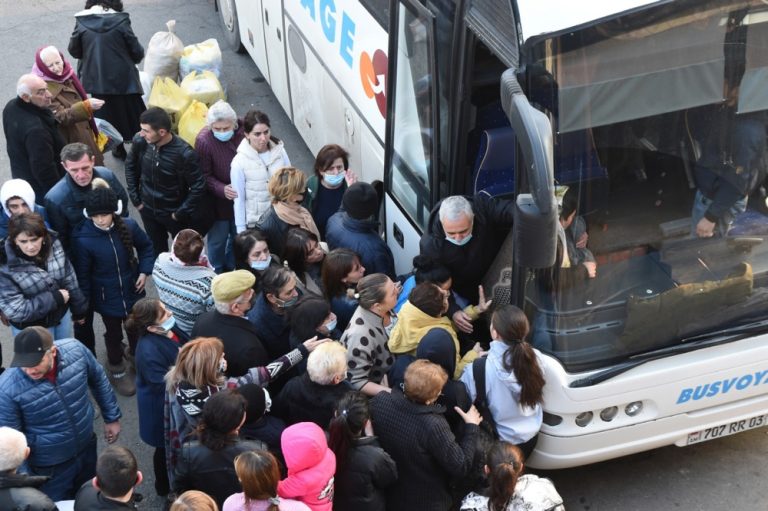 Последниот автобус со бегалци го напушти Нагорно-Карабах
