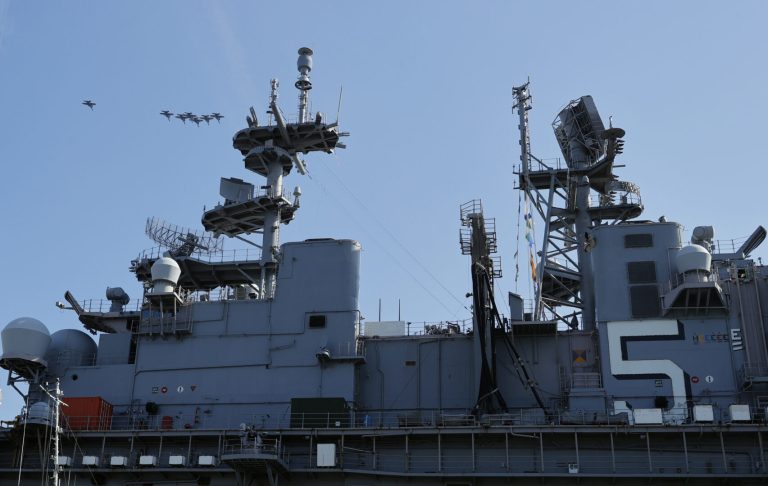 САД испраќаат 4.000 морнари и маринци во Израел