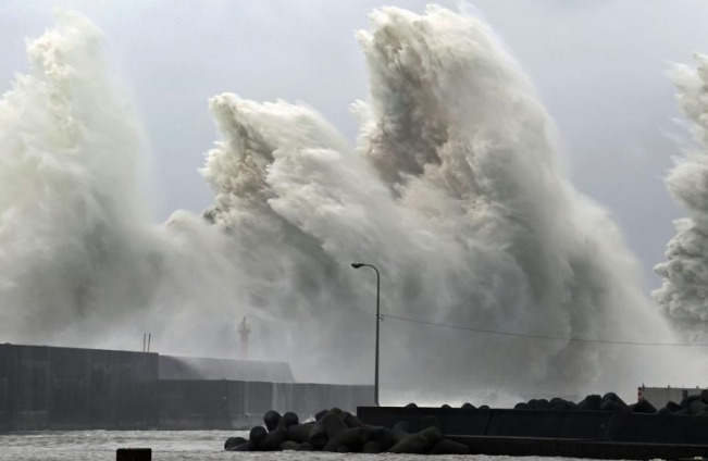 Тајван се подготвува за удар на тајфун: откажани повеќе од 90 лета, затворени училишта