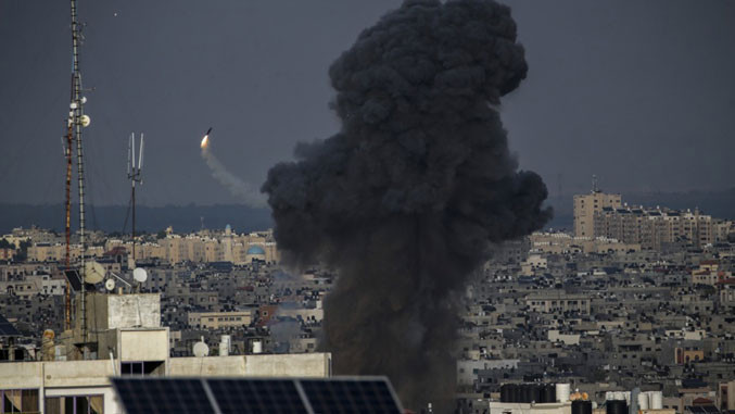 Сирени за тревога во Израел, погодени повеќе од 200 цели во Газа, населението се евакуира
