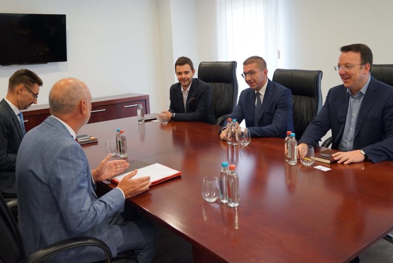 Секој ден се појавува нов коруптивен скандал во кој се вклучени лица од Владата, му кажал Мицкоски на Гир