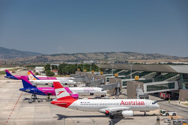 Аеродромите во Скопје и Охрид со 2,4 милиона патници за девет месеци