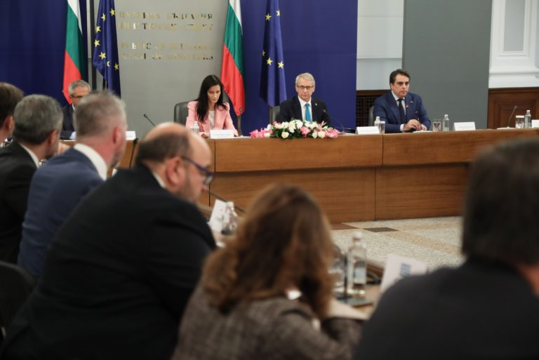 Бугарската влада до амбасадорите на ЕУ: Данокот врз рускиот гас влијае само на профитот „Гаспром“