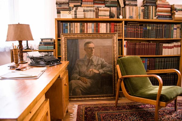 Куќата-музеј на писателот Димитар Димов во Софија отвори врати по целосниот попис на инвентарот, кој траеше 10 месеци