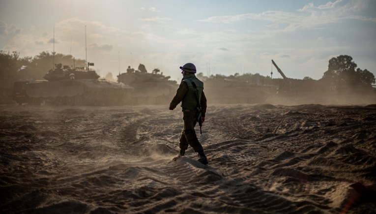 Израел се согласи засега да ја одложи копнената инвазија на Газа