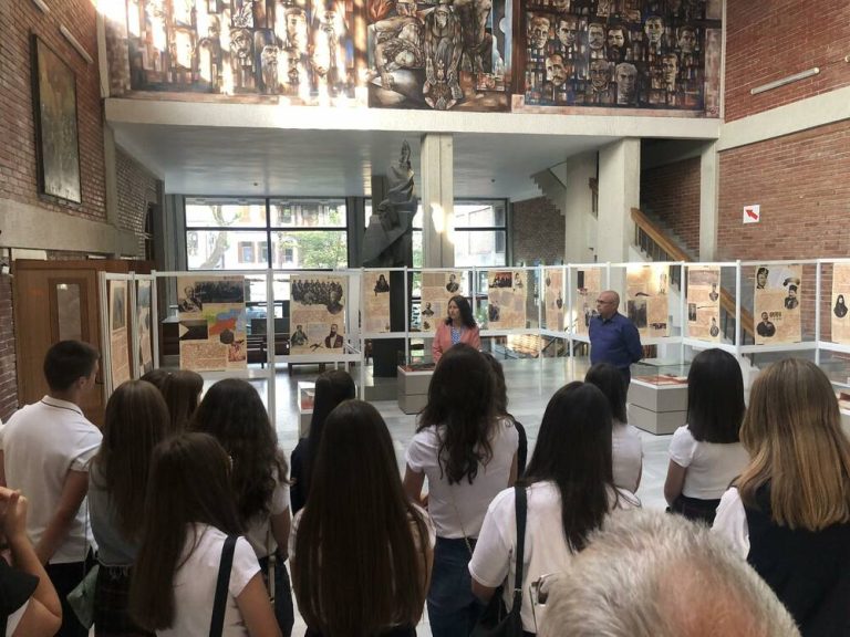 Во Регионалниот историски музеј во Благоевград е отворена изложба посветена на 145-та годишнина од Кресненско-разлошкото востание