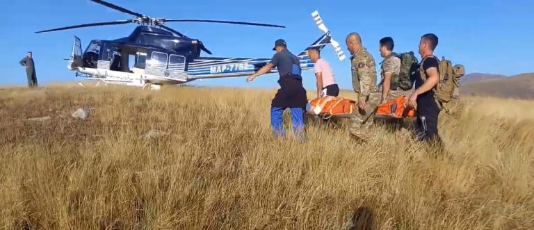 (Видео) Со хеликоптер спасен повреден планинар на Осоговските планини