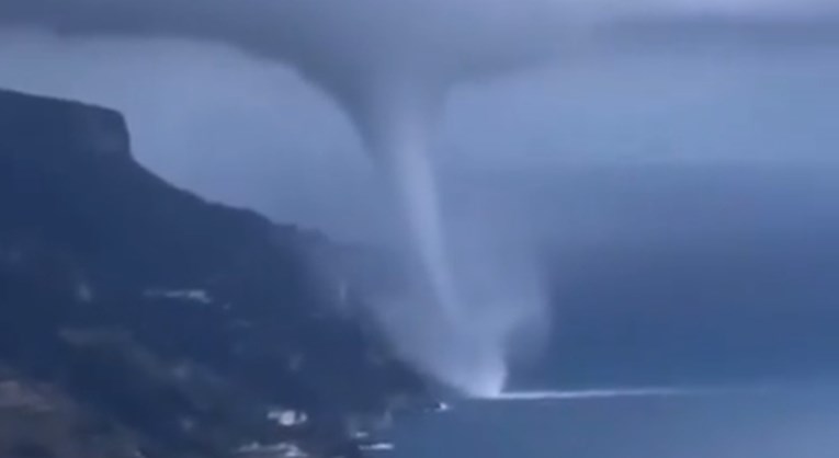 Огромна пијавица се појави во Италија