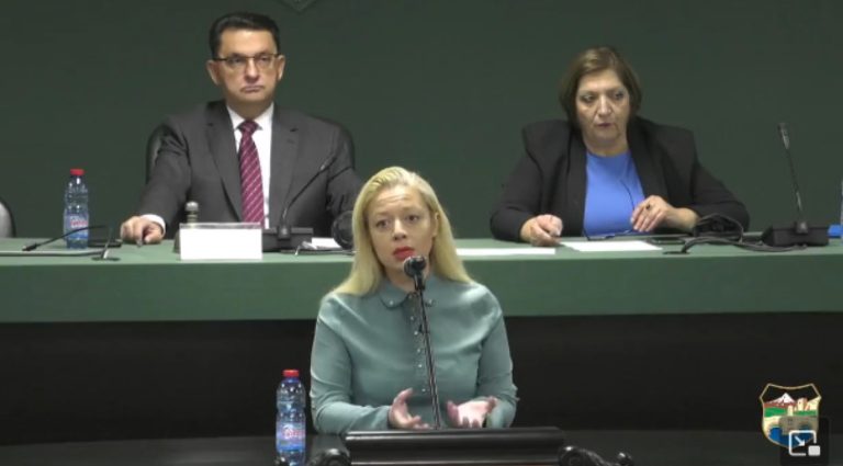 Андоновска: Арсовска да објасни зошто итна седница за ЈСП за кое истураме пари, а пак нема автобуси, ако не знае да работи да си даде оставка