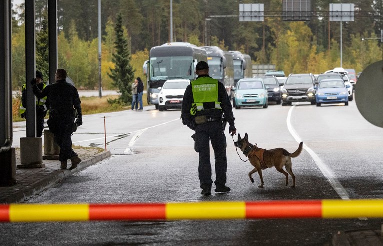 Финска затвори четири гранични премини со Русија