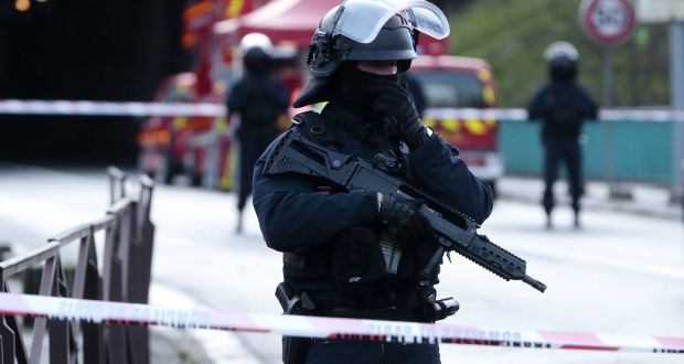 Пукање во Марсеј, две лица загинаа, тројца се повредени