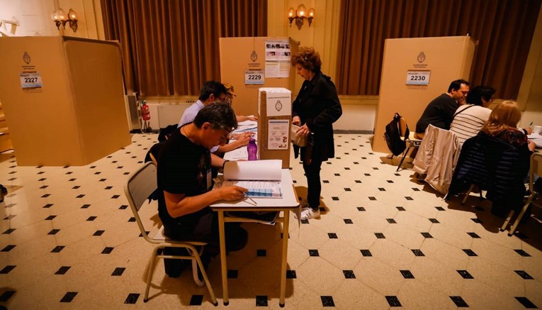Аргентинците денеска избираат претседател, гласањето е задолжително