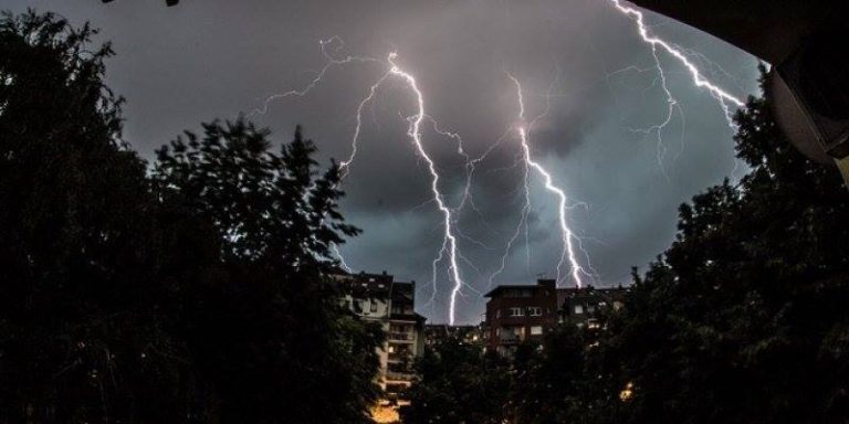 Словенија со алармантно предупредување до граѓаните: „Доаѓа еден од најсилните циклони, заслонете се со време“
