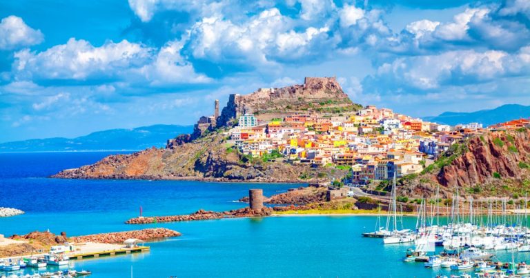 Италија започна истрага за цените на авионските билети за Сицилија и Сардинија