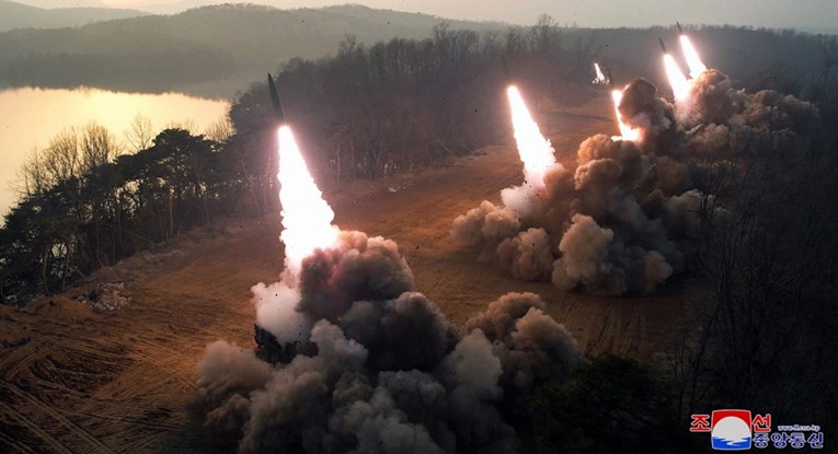 Северна Кореја ѝ се закани на Јужна: Ќе ве затрупаме со гранати