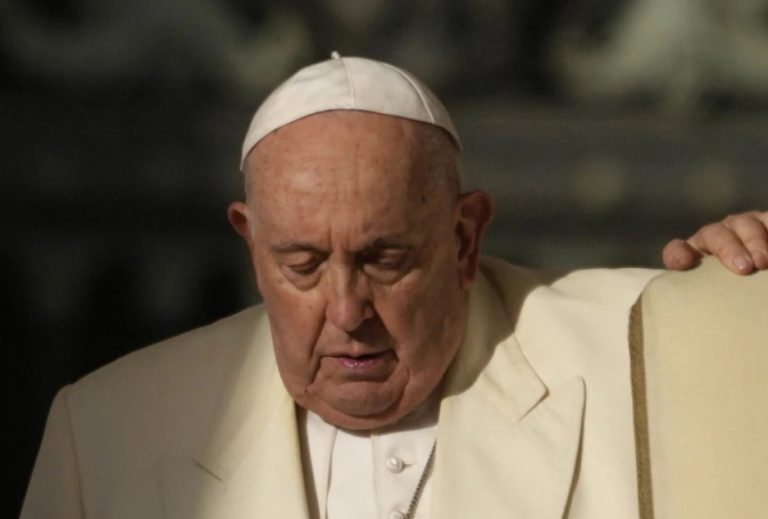 Ватикан: Папата Франциско има инфекција на белите дробови, но е во добра и стабилна состојба