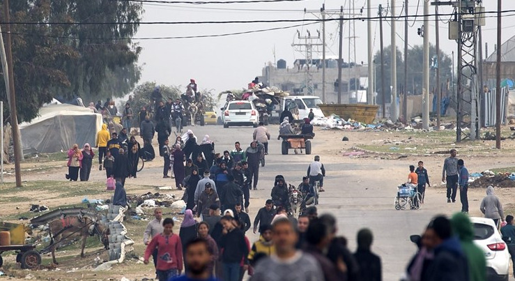 Израел силно ја напаѓа централна Газа, семејствата кои се засолниле таму повторно бегаат