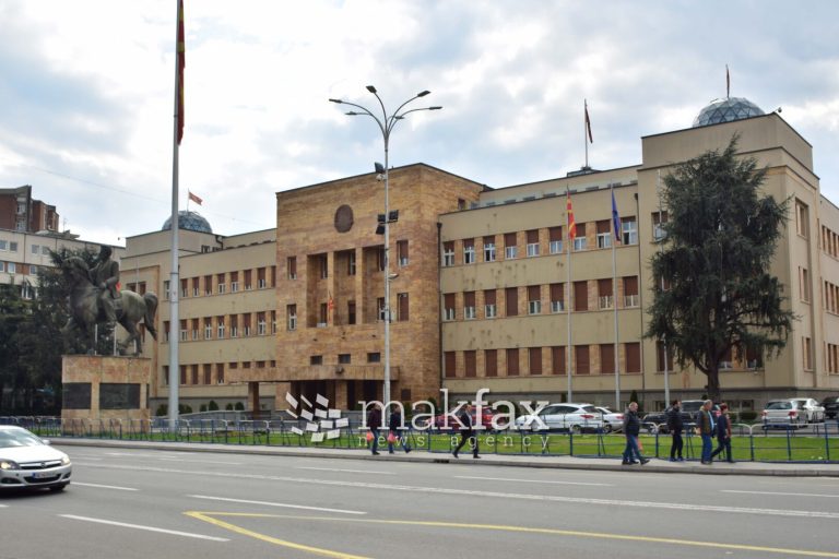 По повод 12-годишнината од смртта на првиот претседател  Киро Глигоров, собраниска делегација ќе положи цвеќе