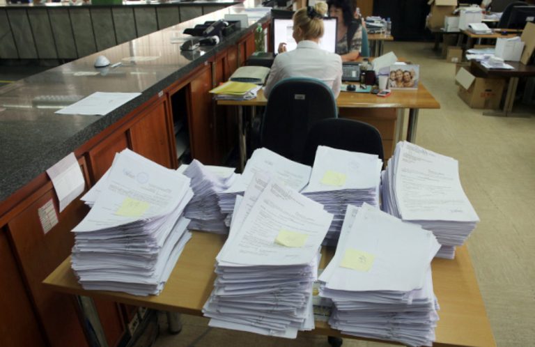 „СДС-ДУИ ќе ја полнат администрацијата со над 500 нови партиски војници пред избори“, велат ВМРО-ДПМНЕ