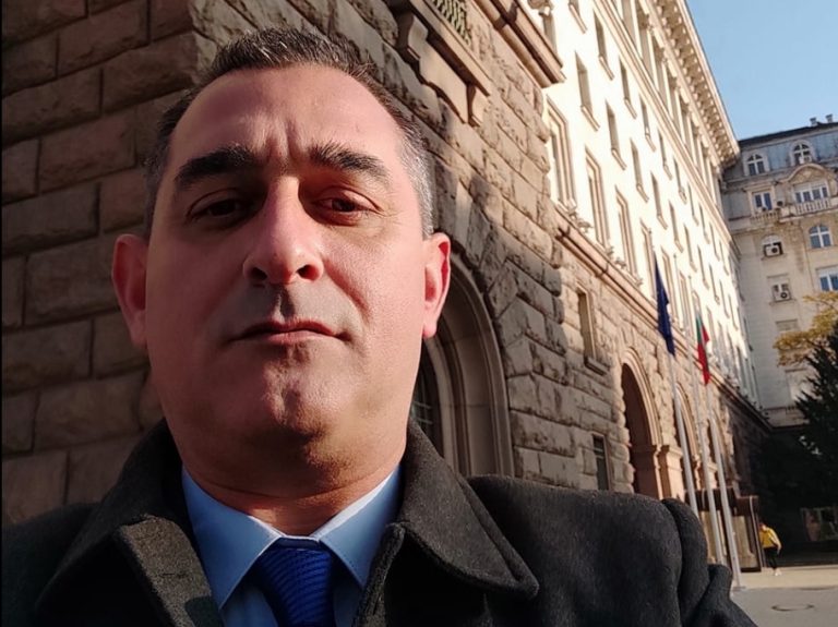 Ова е прв чекор кон демократијата*