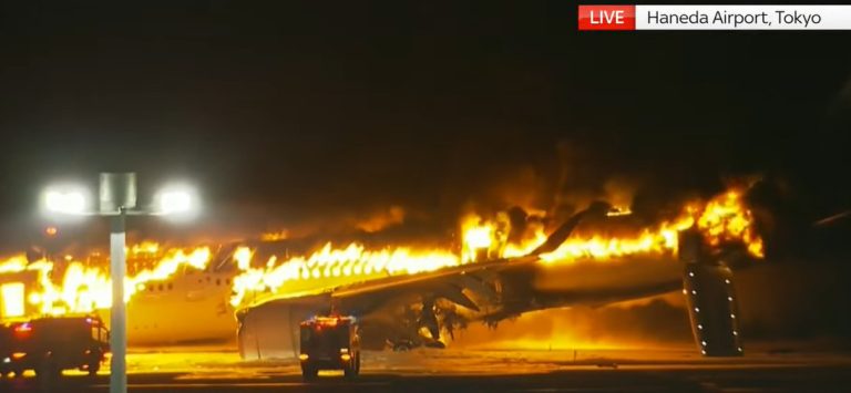 (Видео) Евакуирани сите 367 патници од авионот што се запали во Токио