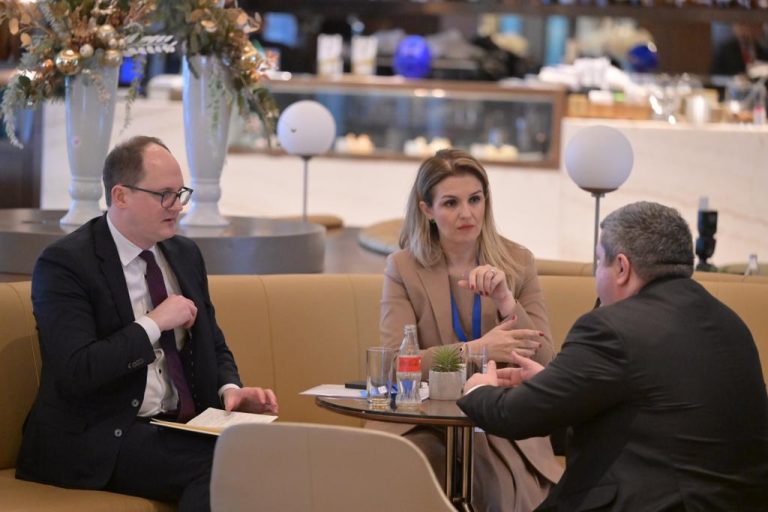 Маричиќ со Јорн Флек: Северна Македонија како позитивен пример за стабилност и безбедност во регионот