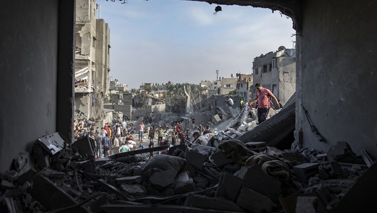 Израелската армија: Пронајдени 15 влезови во тунели, погодени 150 цели на Хамас