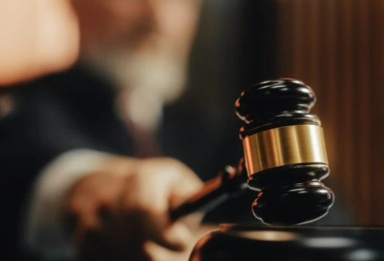 Полскиот суд нареди принудно хранење на поранешниот министер, кој штрајкува со глад