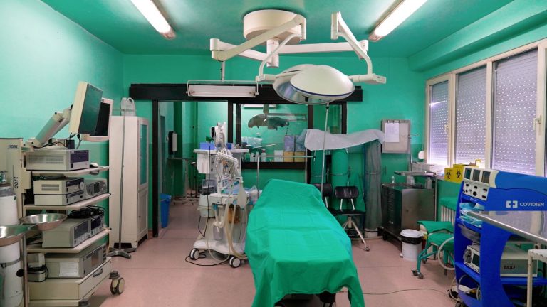 Меџити: Нов апарат за анестезија и респиратор за велешката болница