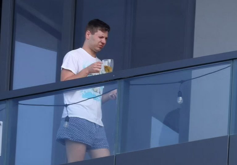 Синот на Нетанјаху ужива на Флорида: Живее во луксузен комплекс и е заштитен од израелски телохранители, додека стотици илјади негови сонародници се во војна