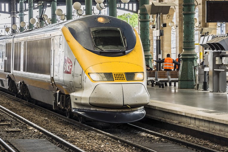Чанта од која зависи безбедноста на илјадници луѓе исчезна од воз во Париз: „Чувствително е“