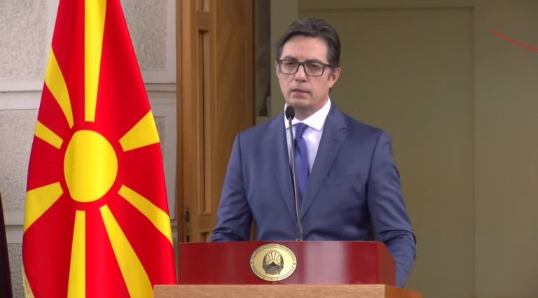 Ќе се донесат измени на законот возачките дозволи да важат уште 10 месеци, вели Пендаровски