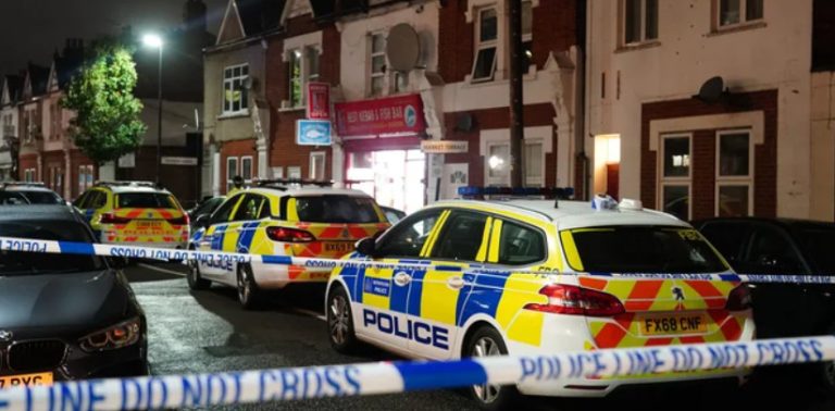 Драма во Лондон: По судар, фрлил киселина на луѓето, меѓу повредените има и деца