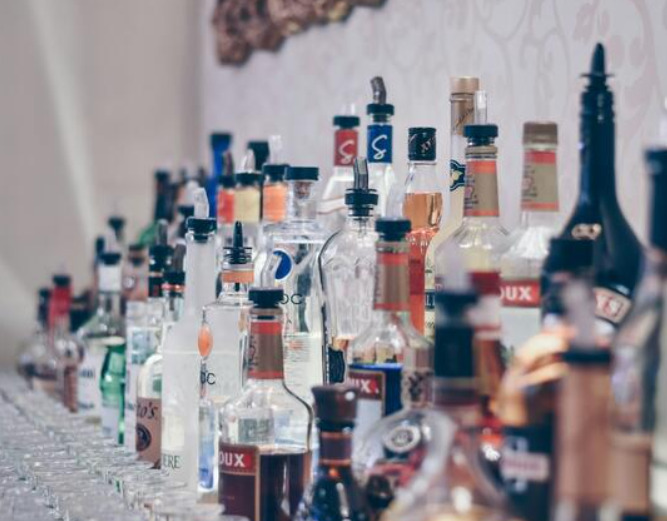 Шкотска ја зголемува минималната цена на алкохолот за 30 отсто поради смртните случаи