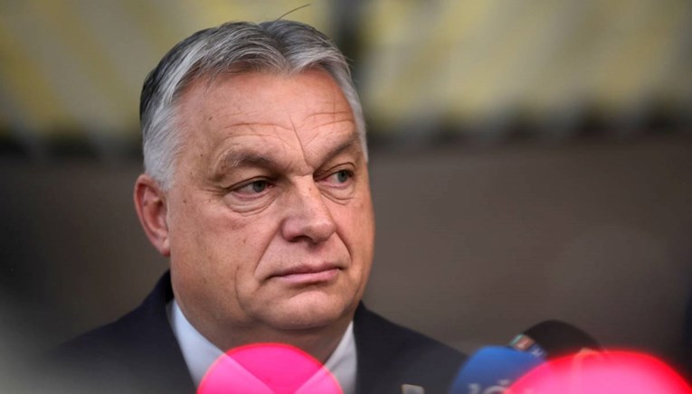 Унгарија потресена од ненадејните оставки, Орбан молчи