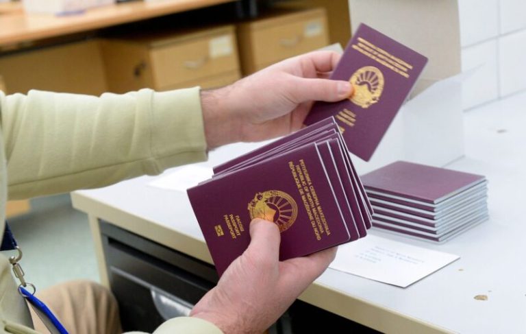 Бојмацалиев: Стигнати се 20.000 обрасци за пасошите, до крајот на месецот се очекува поголема пратка