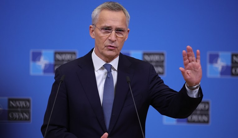 Столтенберг: Повлекувањето на Украина од Авдеевка покажува дека ситуацијата е тешка