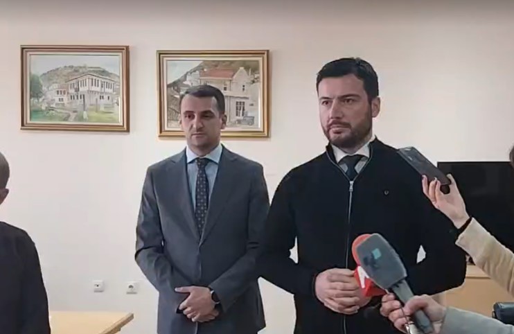 Градоначалникот на Штип му се пожали на техничкиот министер за труд: Две години молиме за вработувања во градинките, враќаме деца дома