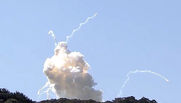 Јапонската сателитска ракета „Спејс уан“ експлодира брзо по лансирањето