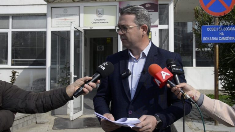 Трипуновски: Барам да се направи анекс на договорите како што дозволува ДКСК, прашање е зошто Николовски крева паника и не ги потпишува новите договори