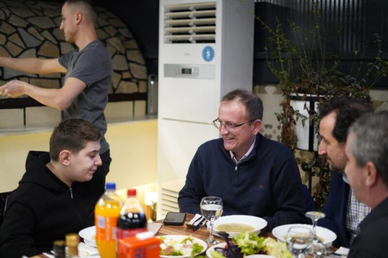 Таравари на заеднички ифтар со децата со посебни потреби