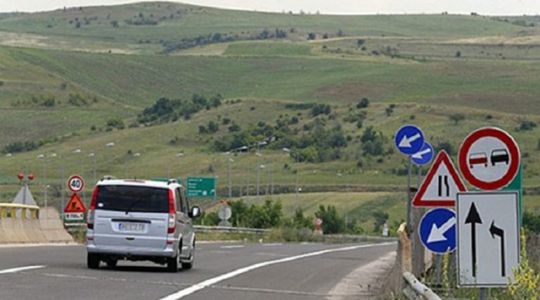 Сообраќајот на патот Битола-Прилеп се одвива наизменично по една коловозна лента