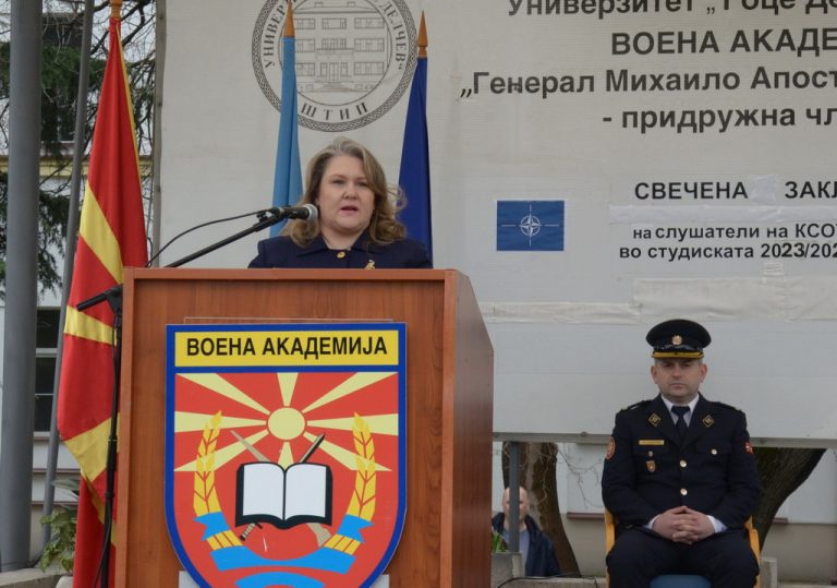 Свечена заклетва на триесет слушатели на курсот за офицери на Армијата на Македонија, Петровска им порача дека стануваат дел од семејството што се грижи за безбедноста на земјата